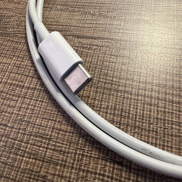 Apple usb-c to lightning cable - Picture 3 of 3